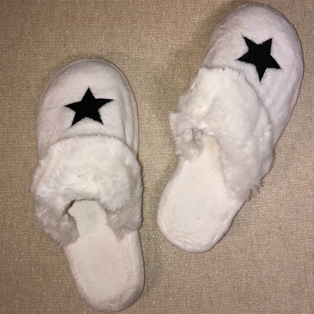 Emily & Merritt for Pottery Barn slippers ☁️😴